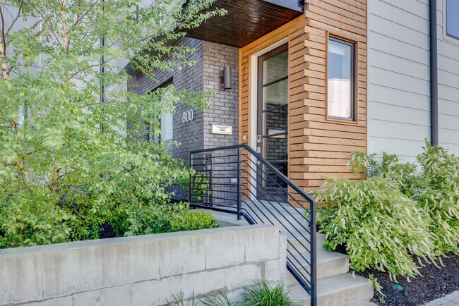 Building Photo - 800 13th Ave S