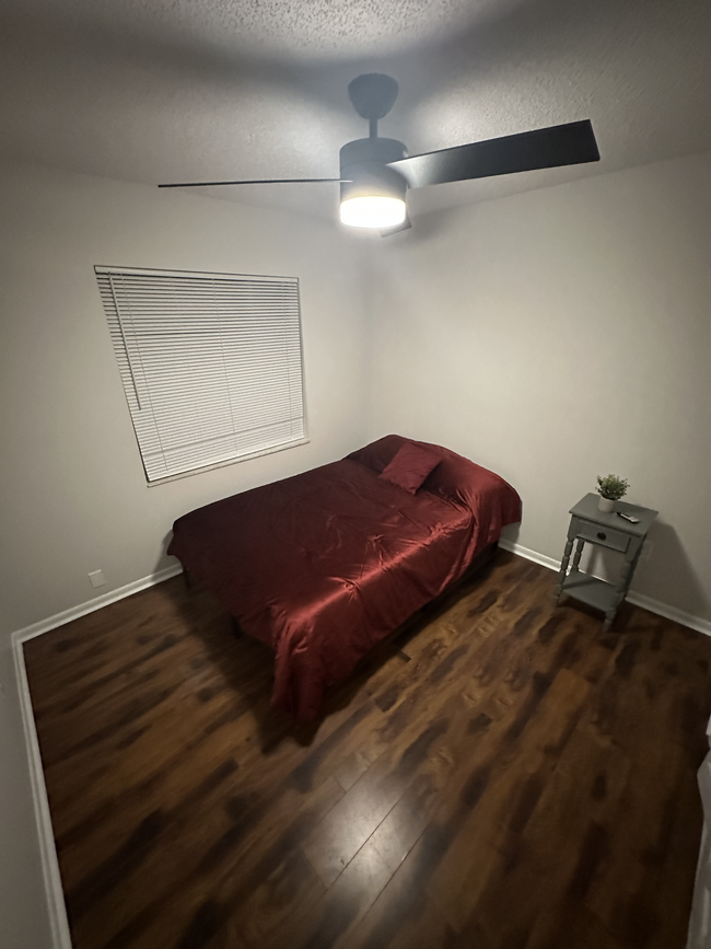 Foto del edificio - 924 Poplar Dr