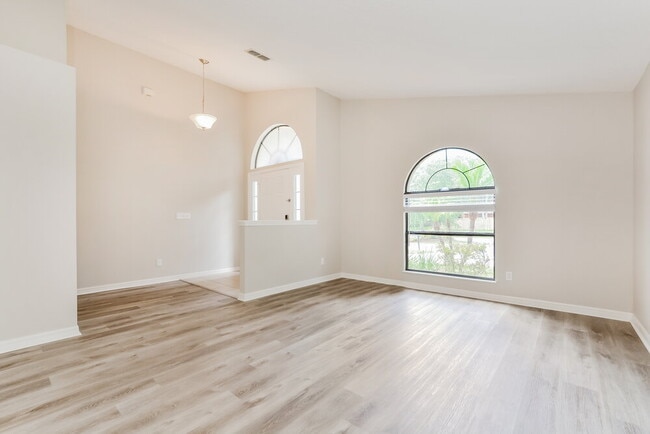 Building Photo - 2119 Bexley Dr