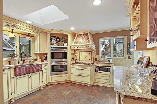 Foto del edificio - 642 Agaming Rd