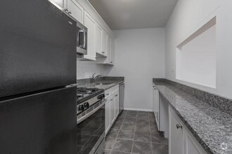 Building Photo - 8 Whittier Pl