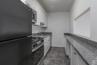 Building Photo - 8 Whittier Pl