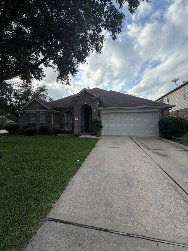 Building Photo - 2922 Sandleigh Dr