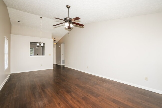 Foto del edificio - 1150 Grassy Creek Cir