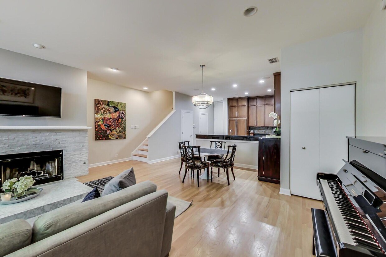 Foto principal - 353 W Superior St