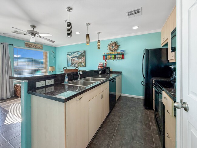 Building Photo - 9520 Seawall Blvd