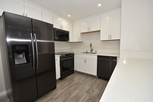 Foto del edificio - Spacious Modern 2Bed 2 Bath Condo At Rock ...