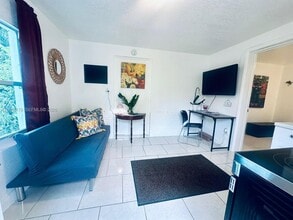 Building Photo - 1533 SW 29th Ave