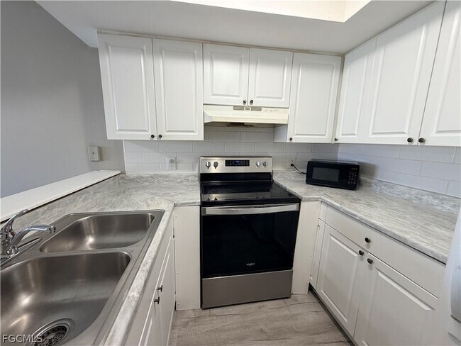 Foto del edificio - 823 Gleason Pkwy