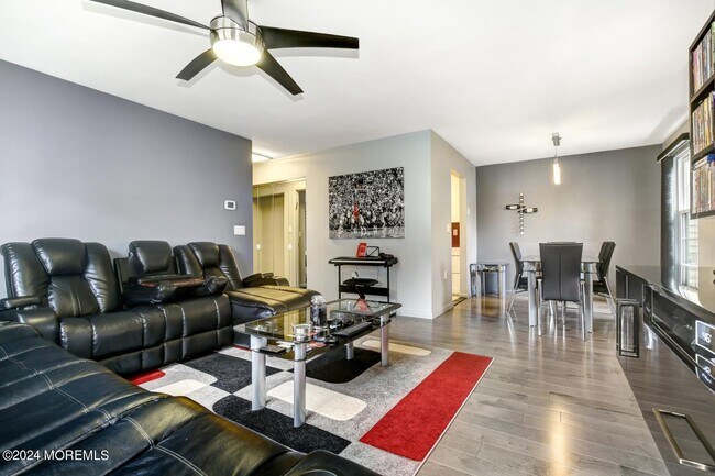 Foto del edificio - 1202 Bluebell Dr