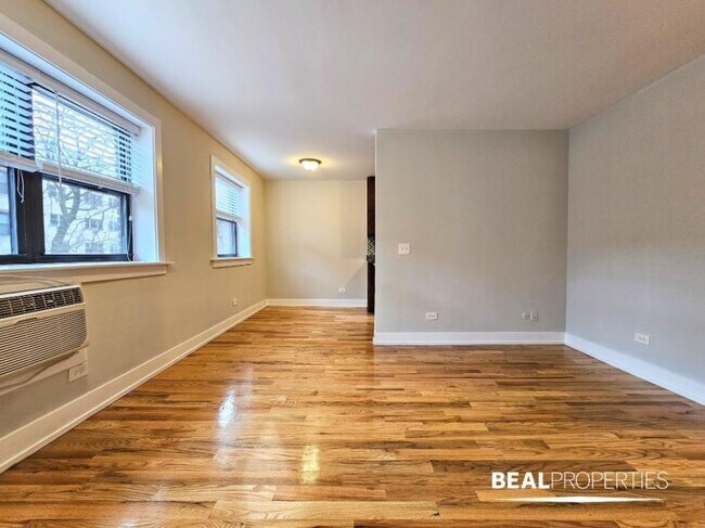 Building Photo - 0 bedroom in CHICAGO IL 60657