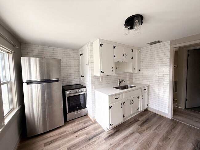 Building Photo - 5002 Dakota Ave