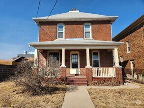 Building Photo - 709 17th Ave