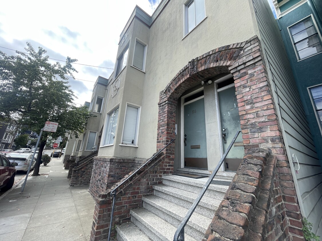 Primary Photo - 86 Chenery St