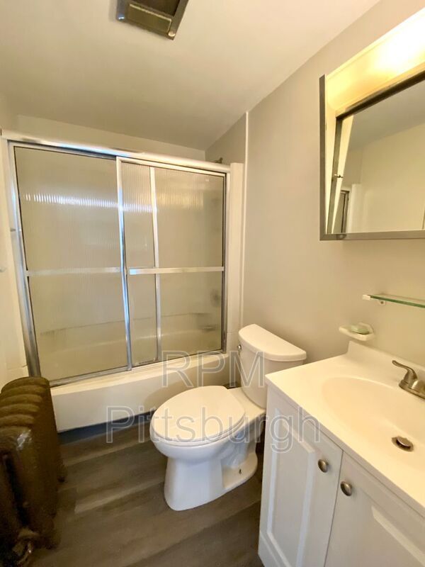 Foto del edificio - 7209 Front River Rd