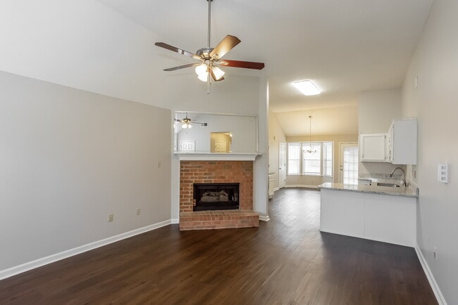 Building Photo - 7842 Benton Dr