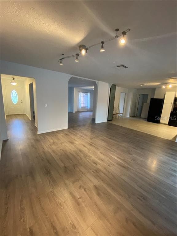 Building Photo - 107 Mary Kay Ct