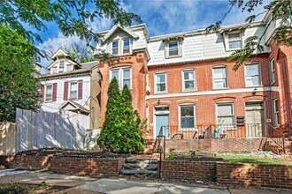 Building Photo - 823 N Jackson St