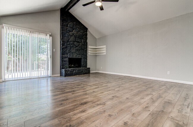 Building Photo - 1605 Dale Cove