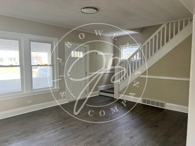 Building Photo - Charming 3 Bedroom Home in Toledo with Spacious Layout and Modern Touches