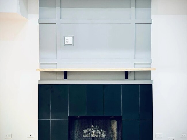 Building Photo - 3316 N Damen Ave
