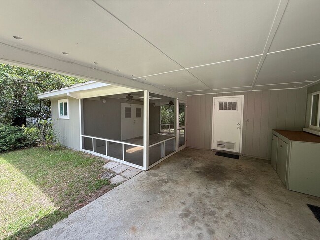 Building Photo - 3/2 in Fernwood Manor