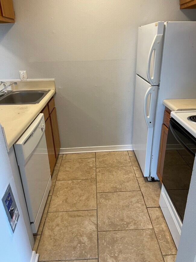 4218 Hessmer Ave Unit 214, Metairie, LA 70002 Condo for Rent in