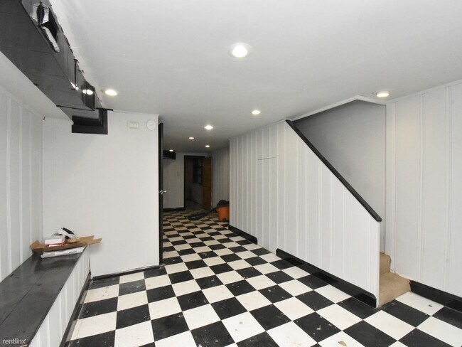 Building Photo - 2 br, 1.5 bath House - 3906 Gelston Dr