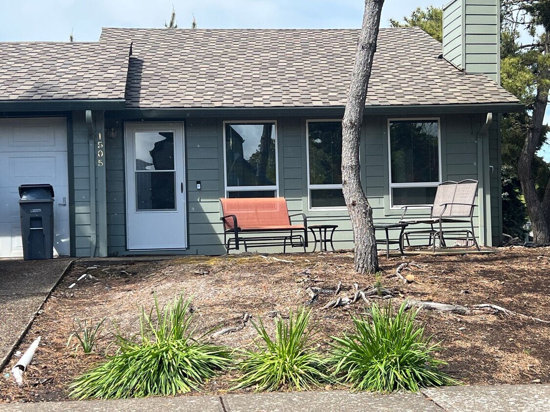 Primary Photo - 1505 SW Cozine St.