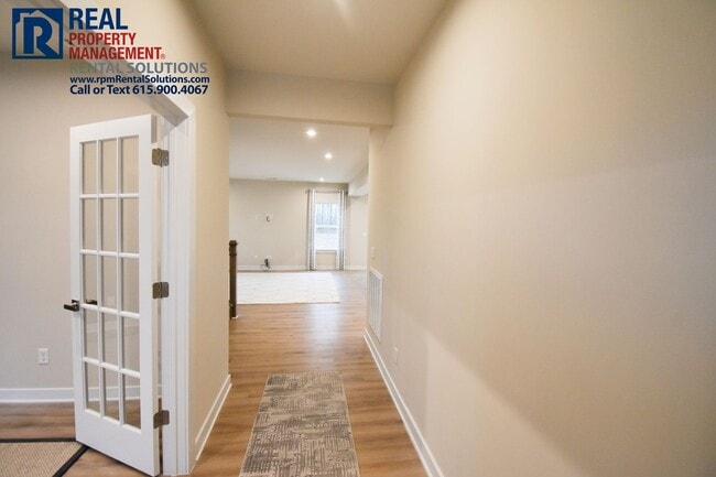 Building Photo - Gorgeous 3 bedroom home with office/den, t...