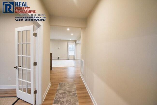 Foto del edificio - Gorgeous 3 bedroom home with office/den, t...