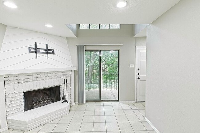Building Photo - 889 Dublin Dr