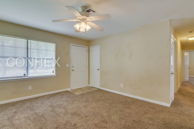 Building Photo - Move In Ready