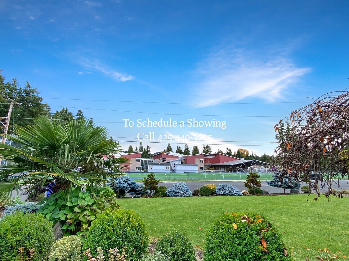 "Charming Bellevue Retreat: Spacious 2-Bed, 2-Bath with Finished Basement!" - "Charming Bellevue Retreat: Spacious 2-Bed, 2-Bath with Finished Basement!"