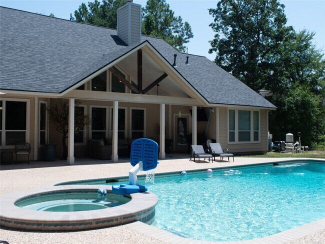 Foto del edificio - 427 Trace Way Dr