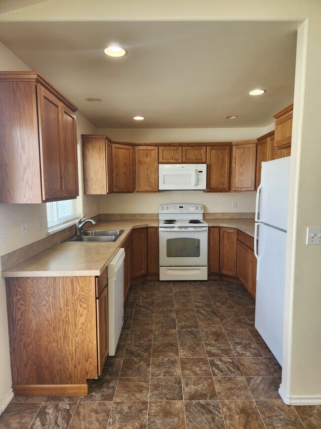 Foto del edificio - West Valley S. 90th 3br 2ba Double garage,...