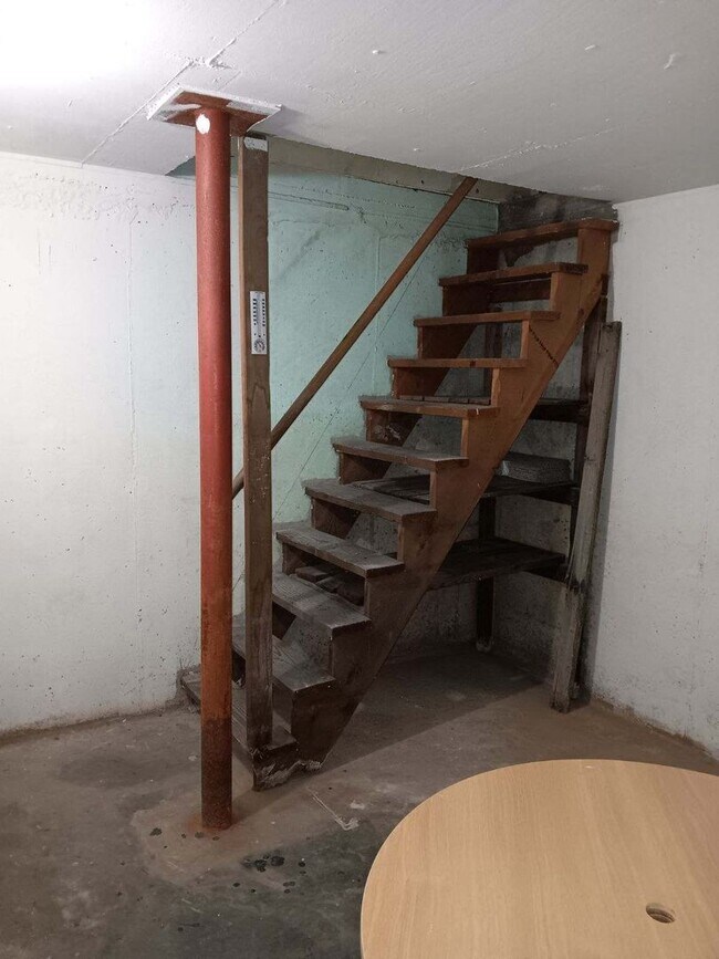 Building Photo - Charming 3 bedroom near Washburn University.