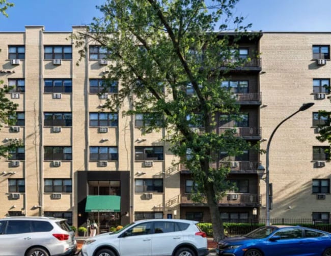 Foto del edificio - 456 W Barry Ave