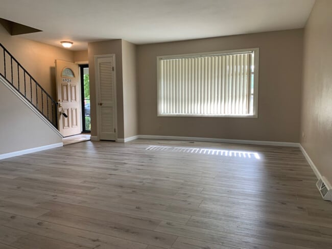 Building Photo - 6924 N Flamingo Ct