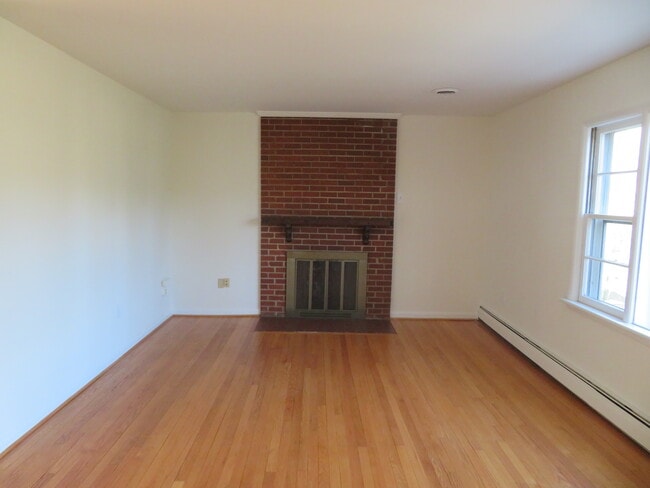 Building Photo - 26 Lakeside Dr