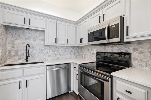 Foto del edificio - 4104 N Hall St
