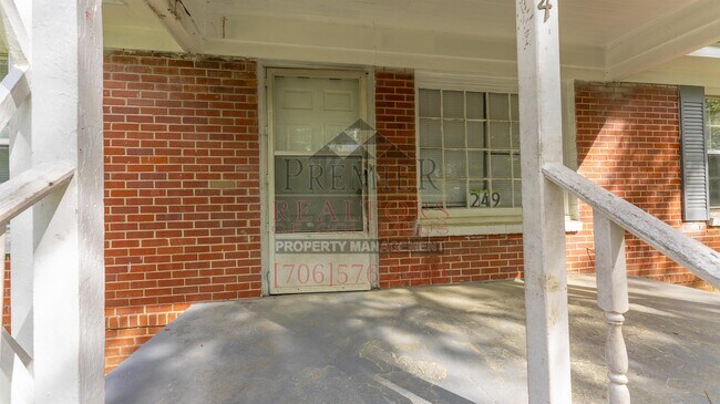 Building Photo - 249 32nd Ave