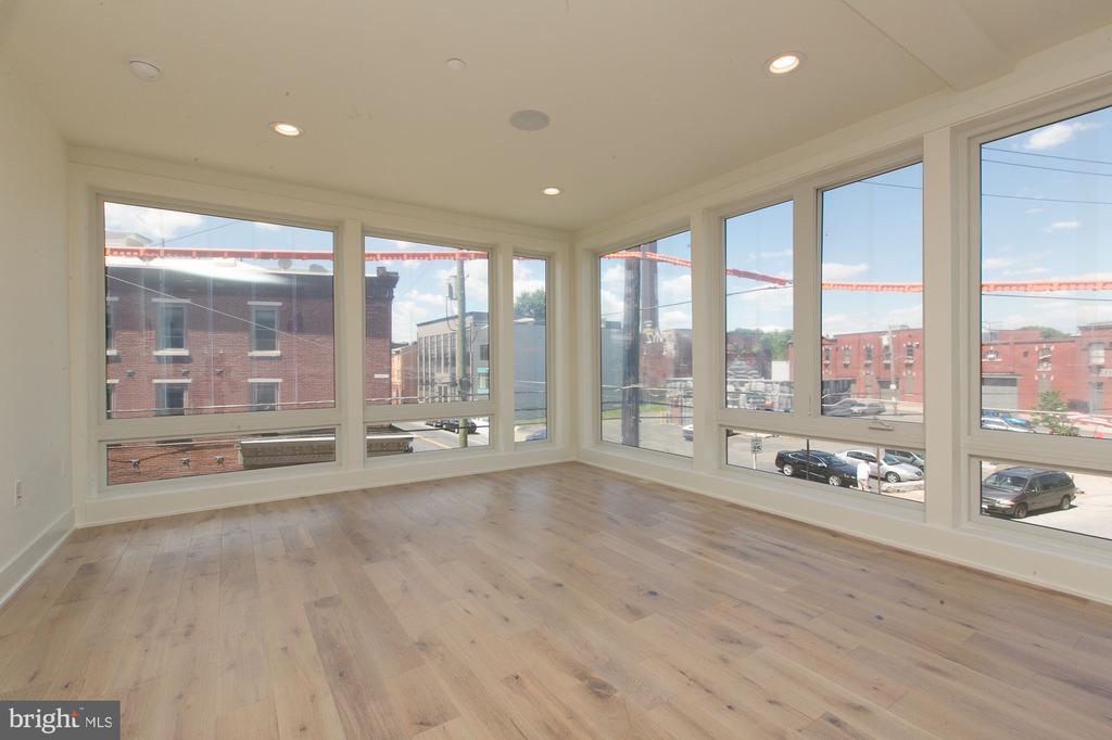 Foto principal - 2431 Frankford Ave