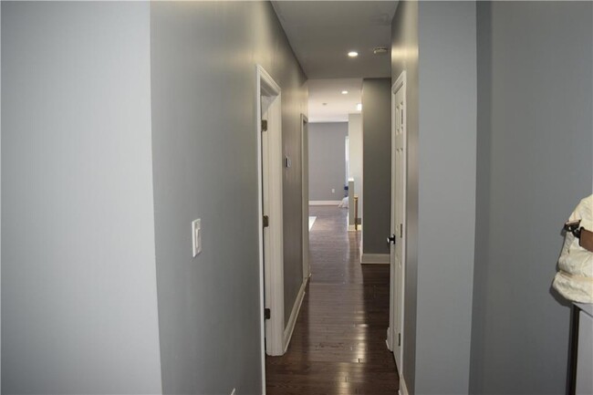 Foto del edificio - 1364 E 38th St