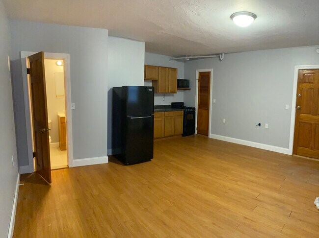 Building Photo - 16 Brookside Rd