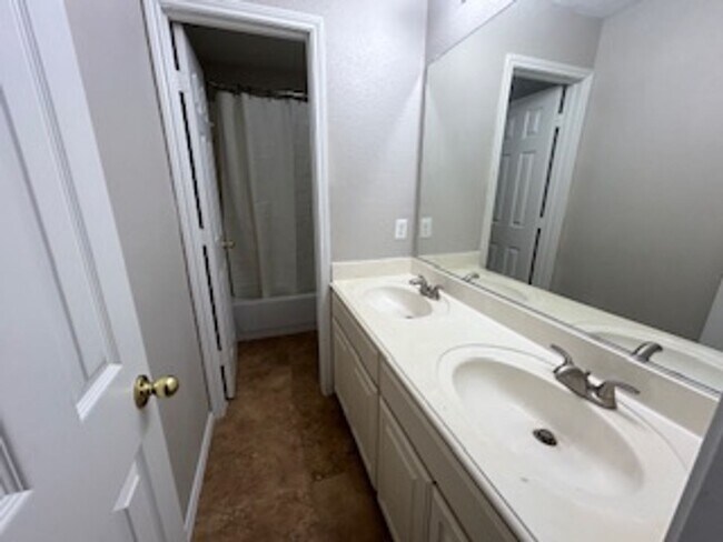 Building Photo - 7145 Waterlily Ln