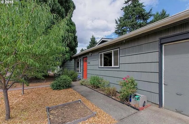 Building Photo - 4720 SE 108th Pl