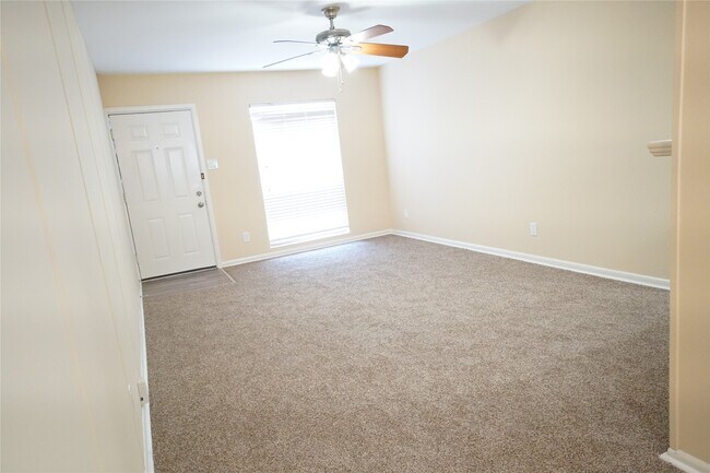 Building Photo - 2414 Mimosa Dr
