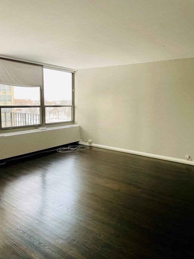 Building Photo - 3550 N Lake Shore Dr