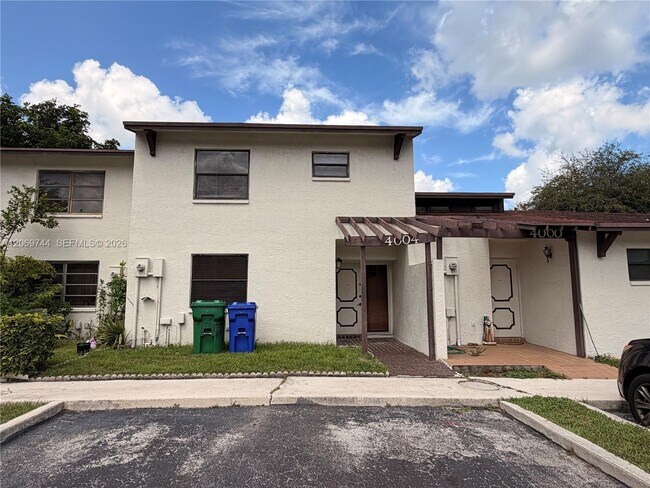 Foto del edificio - 4004 SW 68th Ln